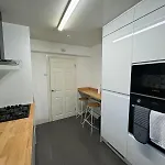 Modern, 2 Bed Apartment, Roman Road