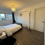 Modern, 2 Bed Apartment, Roman Road